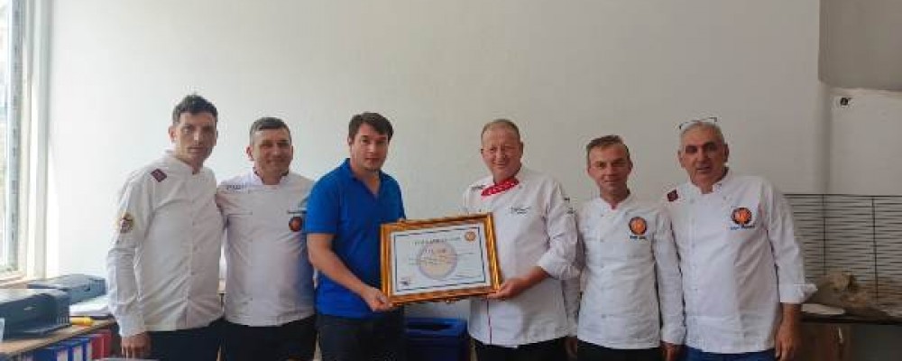 ALTIN KEPÇE TURİZM ve AŞÇILAR DERNEĞİ TEŞEKKÜR ZİYARETLERİNE DEVAM EDİYOR. ALTIN KEPÇE TURİZM ve AŞÇILAR DERNEĞİ TEŞEKKÜR ZİYARETLERİNE DEVAM EDİYOR.